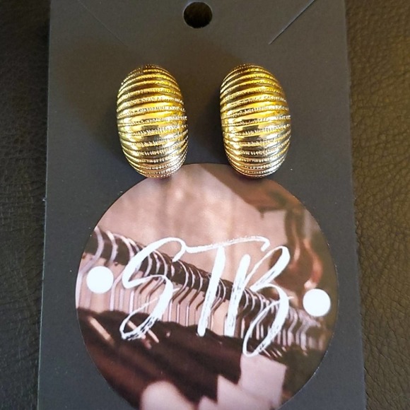 Boutique Jewelry - Boutique Gold Tone Wider Cone Hoop Earrings